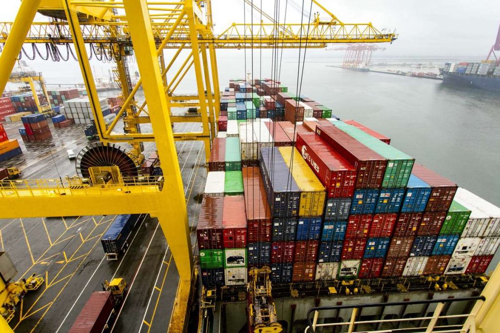 Giá cước vận chuyển container từ Châu Á đi Bắc Mỹ tăng hơn 500% chỉ trong 1 năm