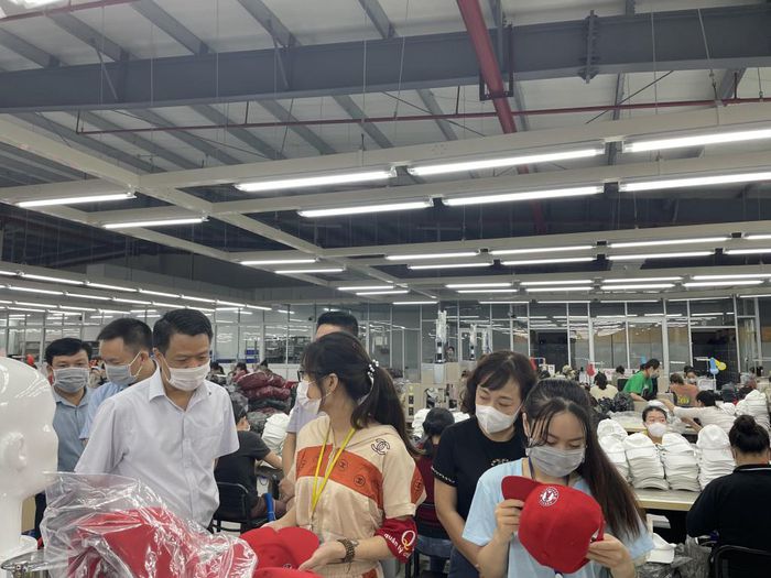 Bàn giải pháp thu hút lao động làm việc tại Công ty Dệt may Weili Việt Nam