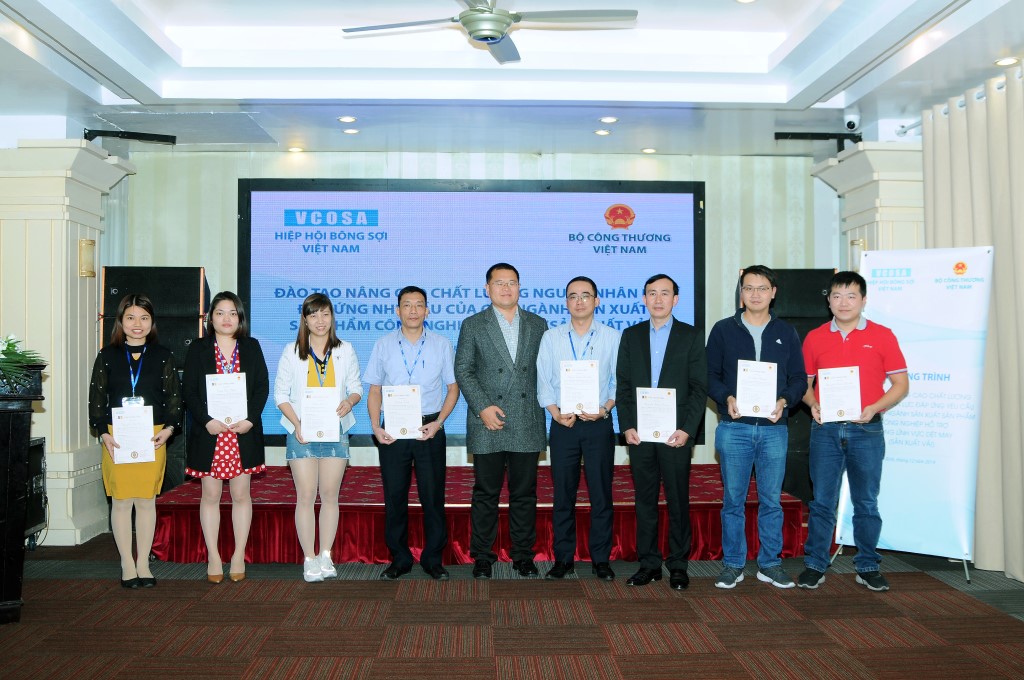 Gần 60 học viên từ các Doanh nghiệp tham gia chương trình “ĐÀO TẠO NÂNG CAO CHẤT LƯỢNG NGUỒN NHÂN LỰC NGÀNH SẢN XUẤT VẢI” do VCOSA và Bộ Công thương tổ chức